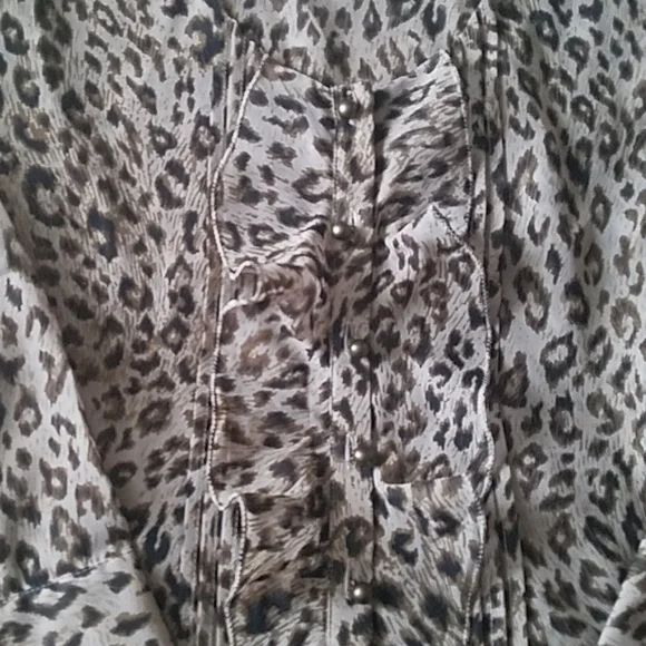 Chaus, 0141, vintage button down Animal Print blouse, elegant,  sz 6 - Picture 10 of 10
